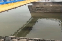 当地通报货车驶过致大桥受损 超载车辆引发事故