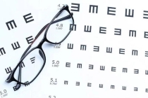 眼睛出现这两类情况要立刻就医 突发视力下降需警惕