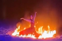 女演员裙子着火被灼伤 园方通报 演出中意外受伤