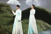 曾毅扔伞报复玲花 雨中默契接力