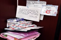 老师回应初中女厕匿名放置卫生巾