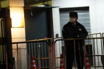 日本自卫官带18cm长刀闯中国使馆，扬言不被接见就自尽，日网友破防了！