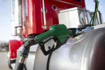 有车主已提前加满油：排队半小时也值 油价上涨引发加油热潮