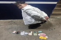 男子偷手机登机前被截获 警方1小时45分速擒贼