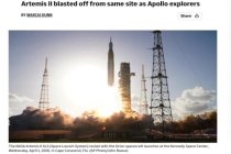 美国执行载人绕月任务火箭发射升空 重启登月征程