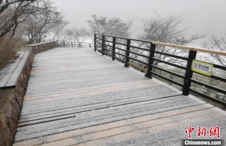 
                    浙江多地迎降雪 周末起大部最低温跌破冰点
               