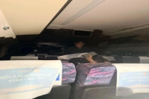 列车受电弓遭异物击打被困隧道 乘客经历两小时黑暗闷热等待救援