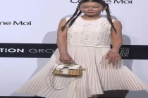 张子萱42岁状态 红毯造型引争议