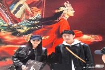 佟丽娅小酒窝同台演出舞剧 闺蜜情深舞台传承