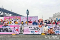 蔡甸藕粉大集绿豆包亮相汉马赛道 暖心关怀跑者