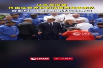 马克龙合影时一把将姆巴佩拉到身边 展现对其支持