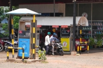 斯里兰卡多措并举应对能源危机 燃油配给电价上调