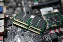 内存条一天闪崩一百多元 价格大幅回落