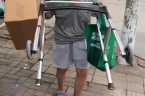 老人推助行器偷榴莲健步如飞 惯偷被发现还骂人