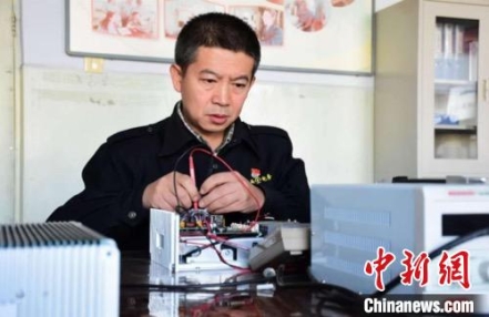 
                    铁路无线通信工丁巧仁如何练就“电波永不消逝”？
               