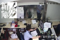 送考家长称全家都起晚了 尴尬一幕再现考场外