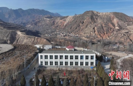 
                    “强国同行 ‘益’起成长”公益行：向积石山震区学校捐赠
               