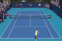 郑钦文横扫前美网冠军 强势晋级32强