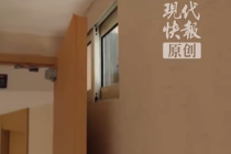 连锁酒店走廊被曝有小窗可直视房间：窗户高度至少有1.9米，要踮着脚、举着手机才能看到房间里面