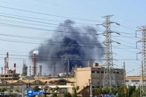 台湾高雄一炼油厂发生火灾 浓烟数公里外可见