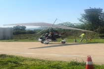 目击者谈飞行器坠落：小女孩伤势较重 现场救援紧急展开