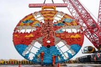 “皖江第一长隧”首台盾构机刀盘下井 开启穿江新阶段