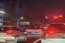 多辆萝卜快跑马路中间"趴窝"，警方通报