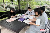 湖南一师同寝室四名女生全员考研上岸 并肩同行逐梦成功