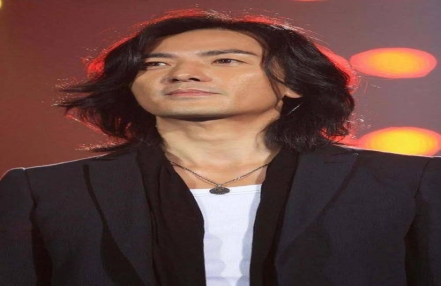 郑伊健回应丁克原因:世界太乱了害怕生小孩 郑伊健回应丁克原因:世界太乱了害怕生小孩