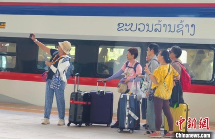 中老铁路老挝段单日旅客发送量半月内四创新高
中老铁路老挝段单日旅客发送量半月内四创新高