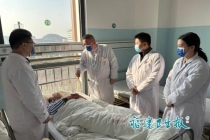 18岁男生突发桃花癫1周挥霍5万 异常行为引担忧