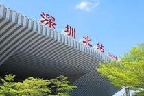 男子在深圳北站台抽烟？12306回应 站台全面禁烟