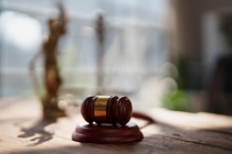 男子诊所理疗后瘫痪获赔241万余元 医疗过错导致严重后果