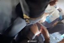 川航航班上一旅客在厕所吸烟被带离 违规行为受惩处