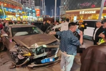 男子疑突发疾病致车辆失控 健康警钟需长鸣