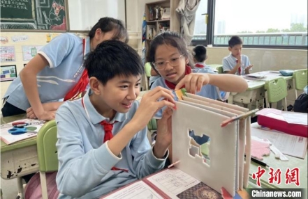 北师大未来设计学院院长高鹏:积极参与粤港澳大湾区创新设计
北师大未来设计学院院长高鹏:积极参与粤港澳大湾区创新设计