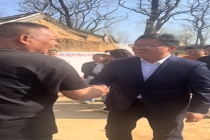 于东来偶遇汝州市长现场互加微信 共商乡村振兴