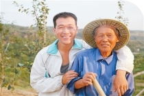 向每一位治沙人致敬 绿染黄沙代代传