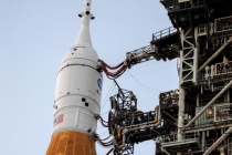 美国时隔53年要“重返月球” 应对中国航天崛起