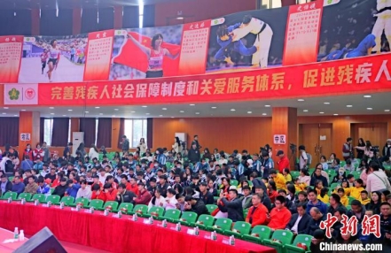 
                    湖南举行残奥冠军进校园主题活动
               
