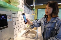 学生喝口热水都计费 这钱不烫手吗 校园饮水收费引争议