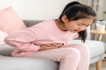 女孩腹痛到打滚一查竟是妇科急症 卵巢囊肿蒂扭转需紧急手术