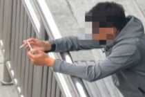 地铁出入口成吸烟高发区 男子地铁扶梯上点烟被举报