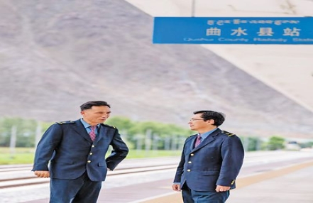 
                    两个人，一座小站，海拔3568米（守望）
               