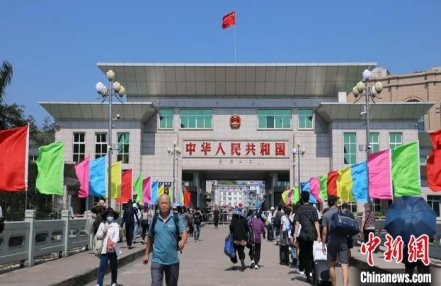 
                    广西今年出入境人员已超1270万人次
               