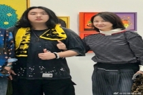 费曼和妈妈同框近照 星二代成长引热议