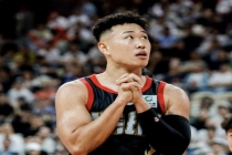 贺希宁：争取在客场拿下一场胜利 面对挑战全力以赴