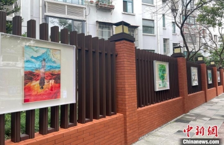 华漕先行艺术季开幕暨运乐路马路美术馆首展活动举行
华漕先行艺术季开幕暨运乐路马路美术馆首展活动举行