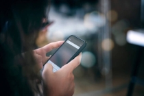 媒体：内存条压弯了手机厂的腰 存储涨价引发行业震荡