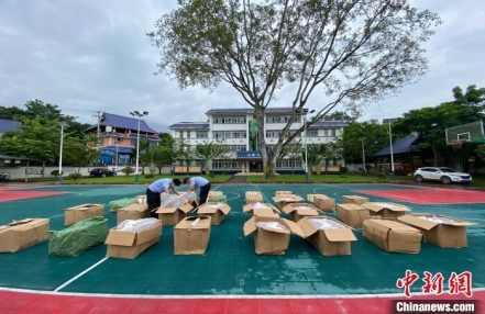 西双版纳警方中老边境连查两起走私案 案值约30万元
西双版纳警方中老边境连查两起走私案 案值约30万元